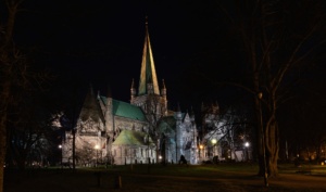 nidaros-domkirke-natt-hjemmesideformat-foto-kjetil-aa-1920x1130
